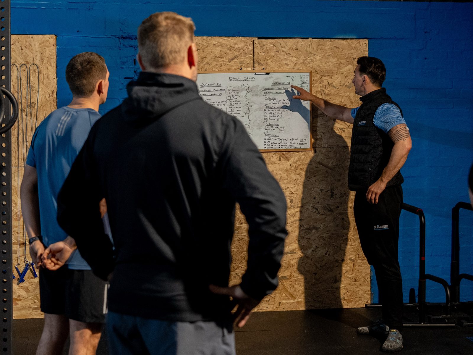 Coach Craig talking the group through the day's workout on the whiteboard